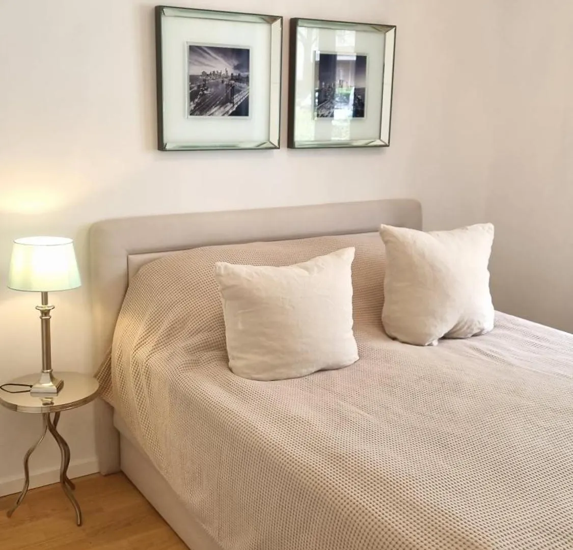 Luxi Luxurioeses Appartement Mit Terrasse Und Garten Mitten In Berlin Germany
